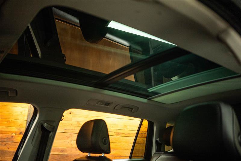 Used 2018 Volkswagen Tiguan SE w/ Panoramic Sunroof Package FWD image 23