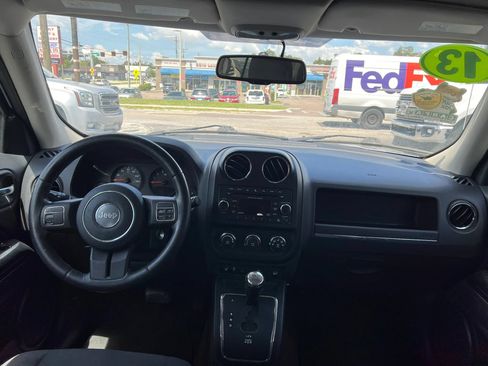 Used 2013 Jeep Patriot Latitude FWD image 11