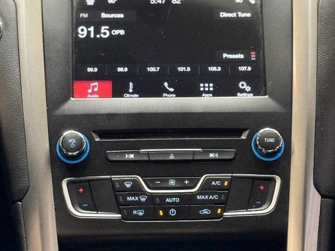 Used 2018 Ford Fusion SE FWD image 11