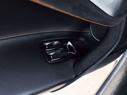 Used 2024 McLaren 750S Spider image 37