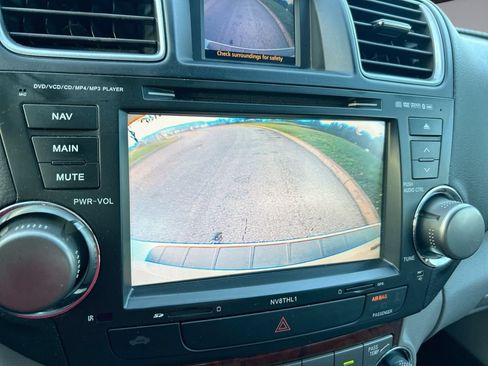 Used 2012 Toyota Highlander Limited FWD image 24