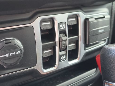Used 2024 Jeep Wrangler Unlimited Sahara AWD/4WD image 18