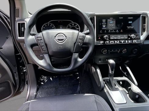 Used 2025 Nissan Frontier SV RWD image 6