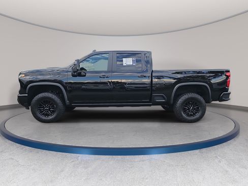 Used 2025 Chevrolet Silverado 2500 ZR2 w/ Technology Package AWD/4WD image 8