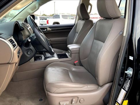 Used 2019 Lexus GX 460 image 7