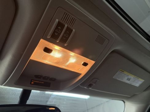 Used 2013 Chevrolet Avalanche LTZ image 20