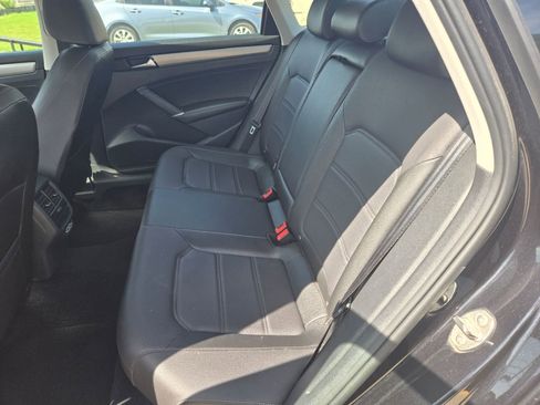 Used 2022 Volkswagen Passat 2.0T SE image 12