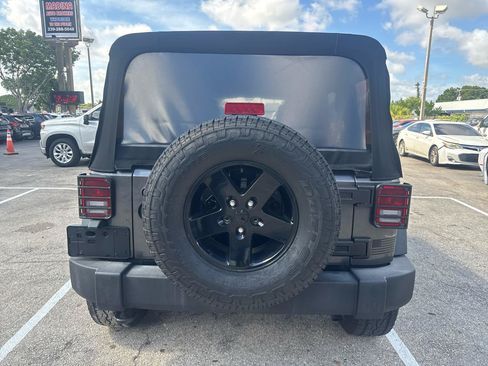 Used 2016 Jeep Wrangler Unlimited Sport w/ Connectivity Group AWD/4WD image 5