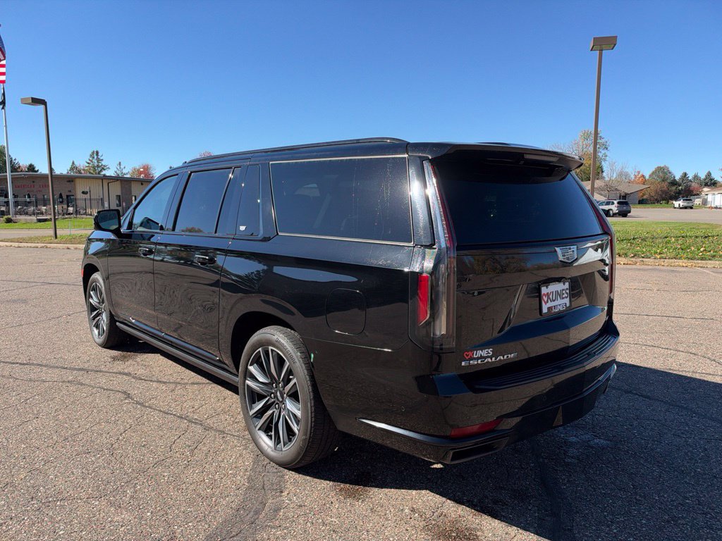 Used 2024 Cadillac Escalade ESV Sport Platinum AWD/4WD image 33
