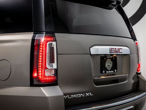 Used 2019 GMC Yukon XL Denali w/ Denali Ultimate Package RWD image 13