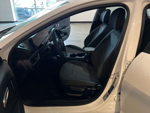 Used 2025 Kia K4 LXS image 25