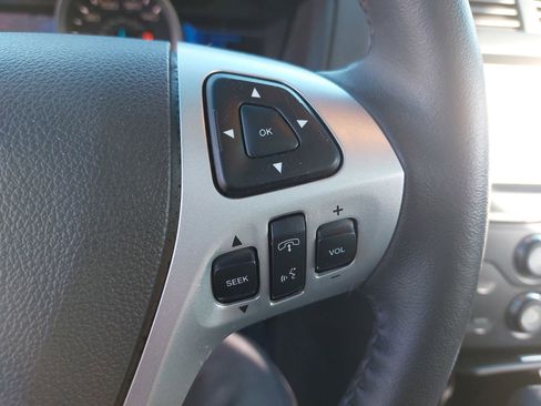 Used 2013 Ford Explorer XLT image 18