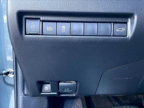 Certified 2022 Toyota Venza XLE image 35