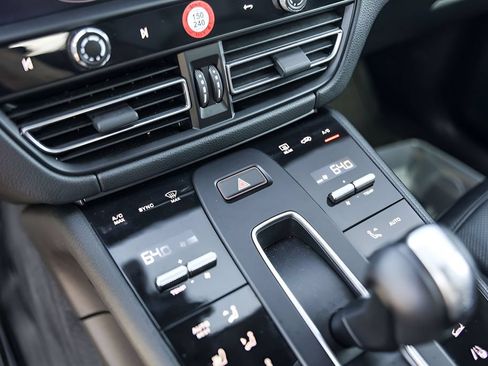 Used 2024 Porsche Macan AWD/4WD image 20