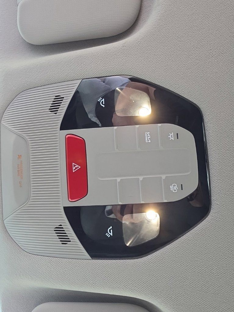 Certified 2025 Kia K4 FWD image 24