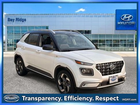 Used 2025 Hyundai Venue Limited FWD image 1