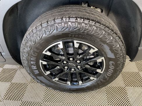 Used 2025 Chevrolet Traverse Z71 AWD/4WD image 6