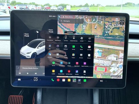 Used 2021 Tesla Model Y Long Range AWD/4WD image 16