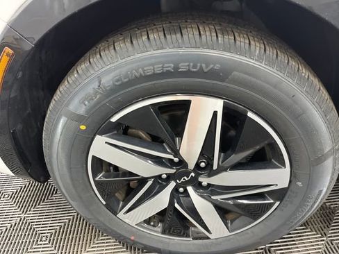 Certified 2022 Kia Sorento S w/ Panoramic Sunroof Package image 34