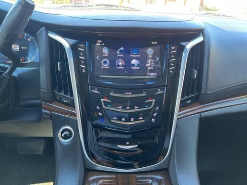 Used 2020 Cadillac Escalade Luxury AWD/4WD image 45