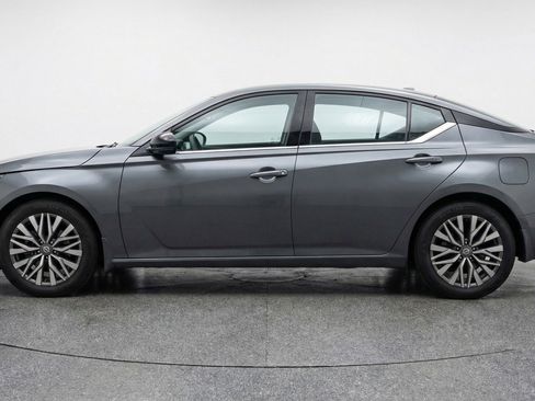 Used 2025 Nissan Altima 2.5 SV image 5