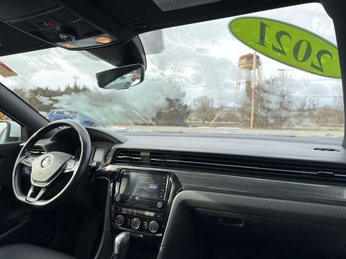 Certified 2021 Volkswagen Passat 2.0T R-Line image 16