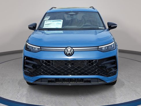 New 2026 Volkswagen Tiguan SE R-Line FWD image 2