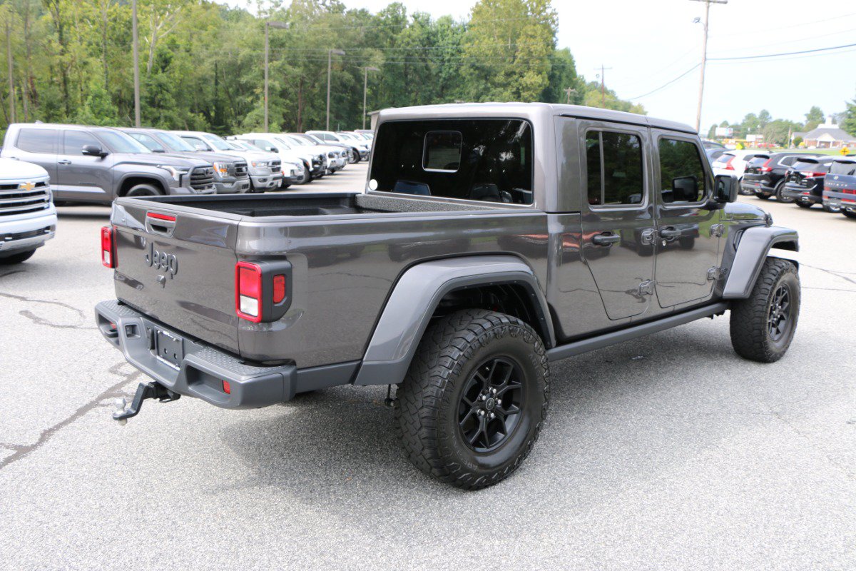 Used 2025 Jeep Gladiator Sport AWD/4WD image 8