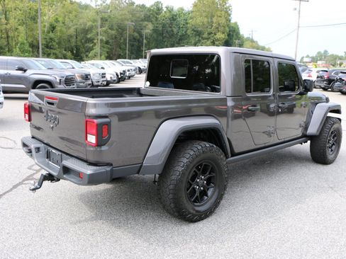 Used 2025 Jeep Gladiator Sport AWD/4WD image 8
