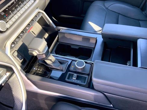 Used 2025 Toyota Sequoia Platinum image 17