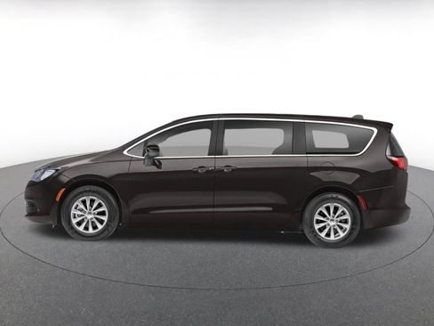 Used 2023 Chrysler Voyager LX FWD image 2
