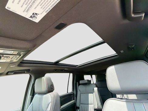 Used 2023 Chevrolet Suburban RST w/ Luxury Package AWD/4WD image 25