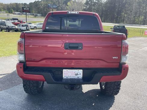 Used 2020 Toyota Tacoma TRD Off-Road w/ Technology Package image 3