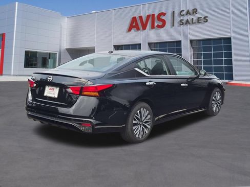 Used 2025 Nissan Altima 2.5 SV FWD image 6