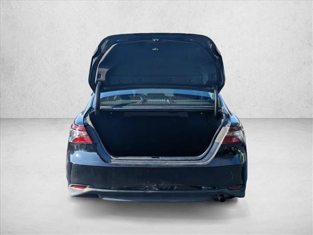 Used 2022 Toyota Camry LE FWD image 6