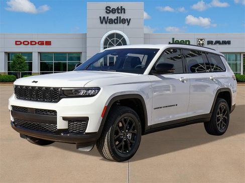 New 2025 Jeep Grand Cherokee L Altitude image 3