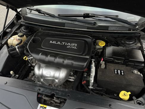 Used 2015 Chrysler 200 S w/ Comfort Group image 30