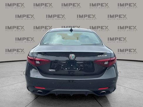 Used 2017 Alfa Romeo Giulia Ti w/ TI 19" Sport Package RWD image 4