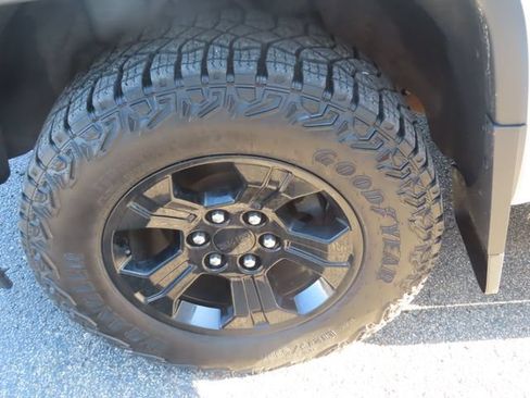 Used 2016 GMC Sierra 1500 SLT w/ All Terrain X Package AWD/4WD image 15