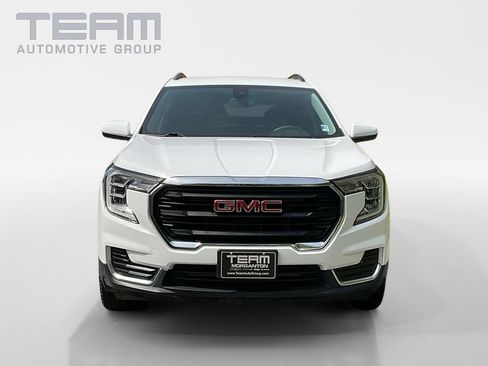 Used 2023 GMC Terrain SLE w/ Driver Convenience Package AWD/4WD image 2