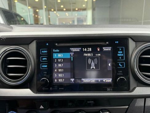 Used 2018 Toyota Tacoma TRD Sport AWD/4WD image 30