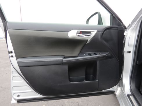 Used 2013 Lexus CT 200h image 22