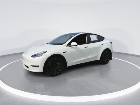 Used 2022 Tesla Model Y Long Range image 4