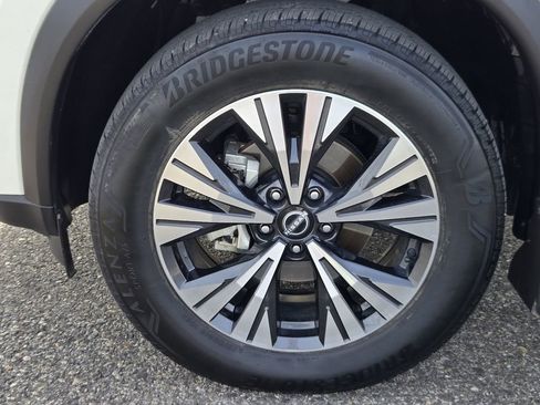 Used 2023 Nissan Rogue SV image 7