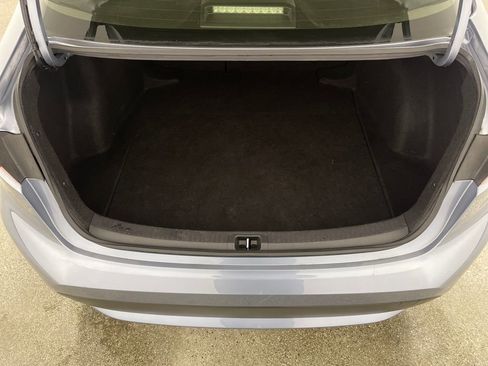 Used 2022 Toyota Corolla LE image 11