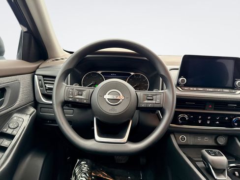 Used 2023 Nissan Rogue S image 12