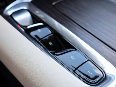 Certified 2022 Buick Enclave Avenir w/ Avenir Technology Package image 27