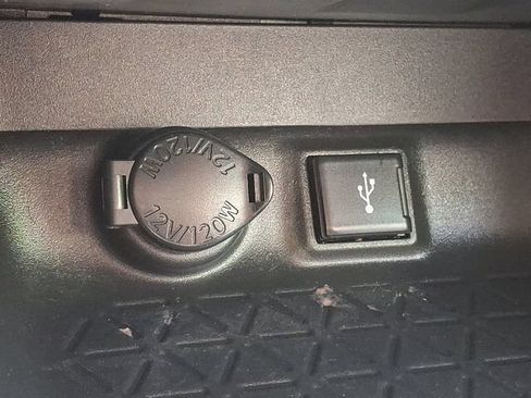 Used 2022 Toyota RAV4 XLE AWD/4WD image 26