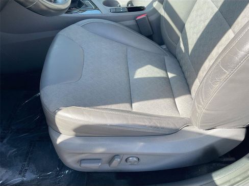 Used 2018 Kia Niro EX FWD image 18