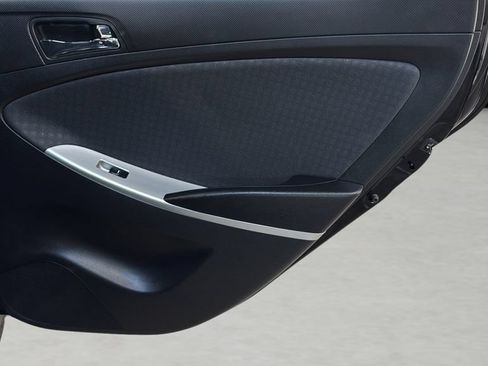 Used 2014 Hyundai Accent SE FWD image 14